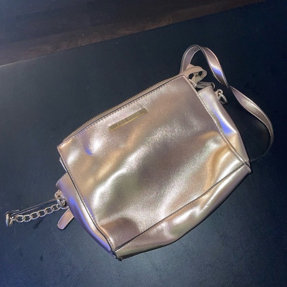 Steve Madden Metallic Rose Gold Crossbody Bag - Picture 1 of 11